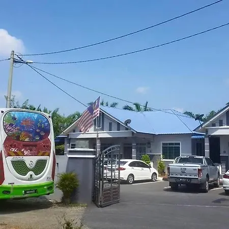 Homestay Hj Esmon Parit Raja Uthm Batu Pahat Exterior photo
