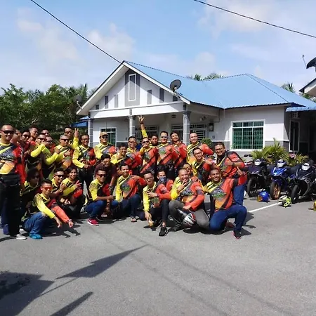 Homestay Hj Esmon Parit Raja Uthm Batu Pahat Exterior photo