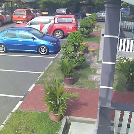 Homestay Hj Esmon Parit Raja Uthm Batu Pahat Exterior photo