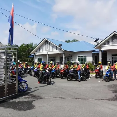 Homestay Hj Esmon Parit Raja Uthm Batu Pahat Exterior photo