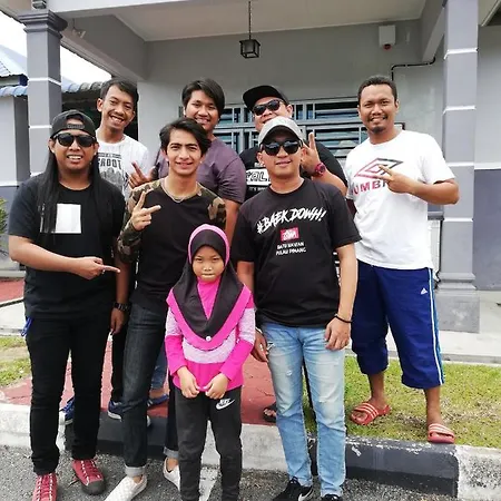 Homestay Hj Esmon Parit Raja Uthm Batu Pahat Exterior photo
