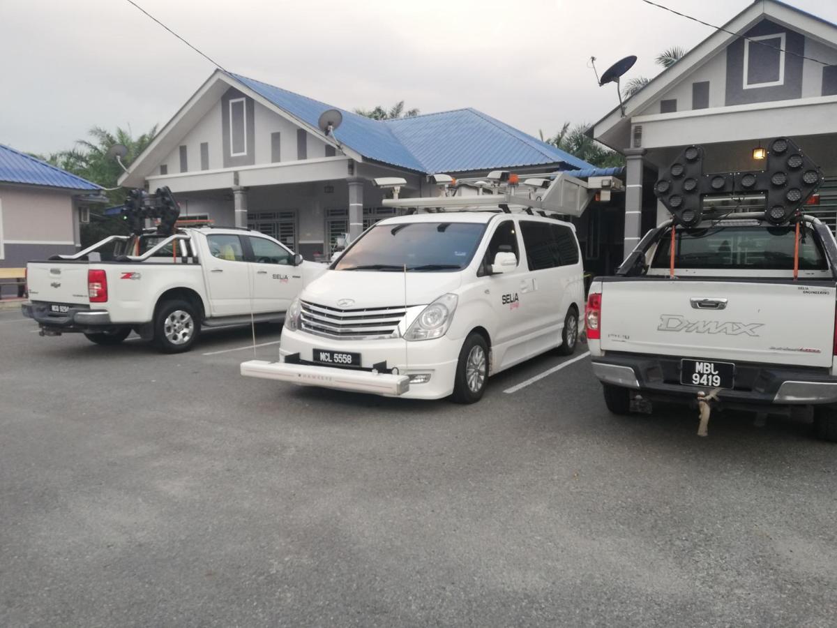 Hj Esmon Parit Raja Uthm Apartment