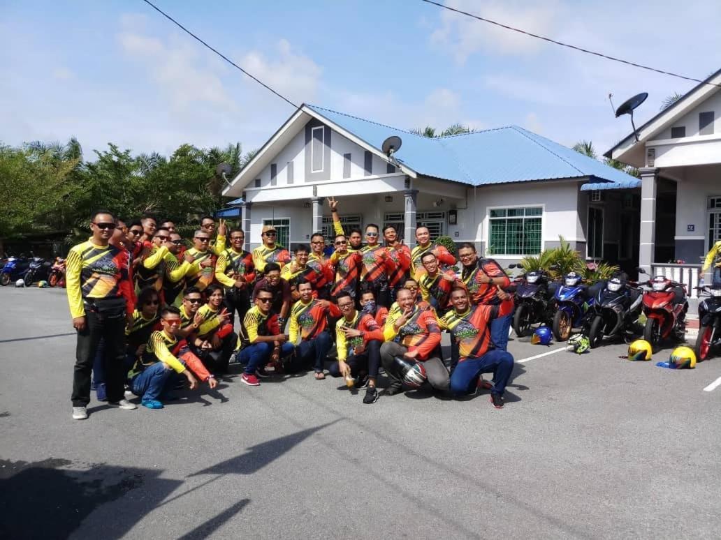 Hj Esmon Parit Raja Uthm * Batu Pahat