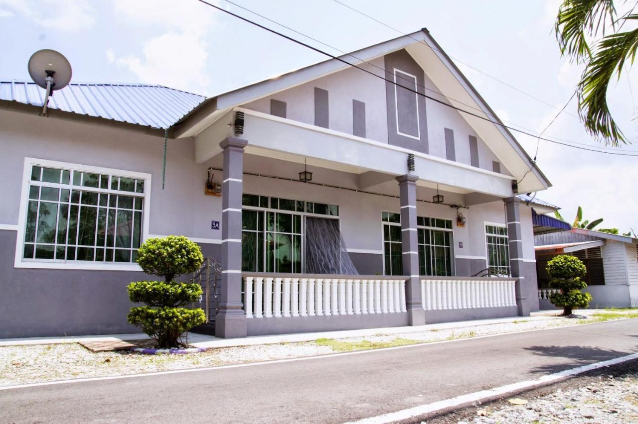 Apartment Hj Esmon Parit Raja Uthm *