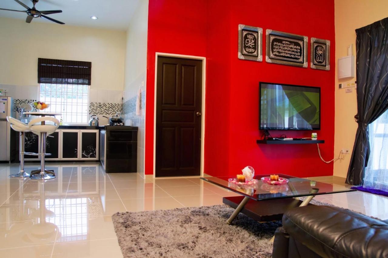 Apartment Hj Esmon Parit Raja Uthm *