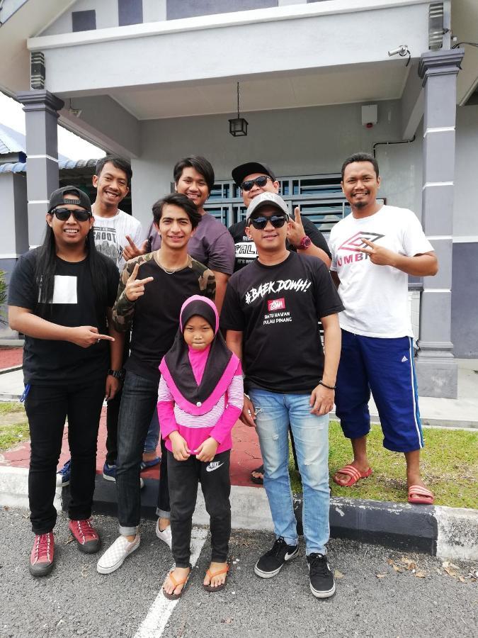 Hj Esmon Parit Raja Uthm Batu Pahat