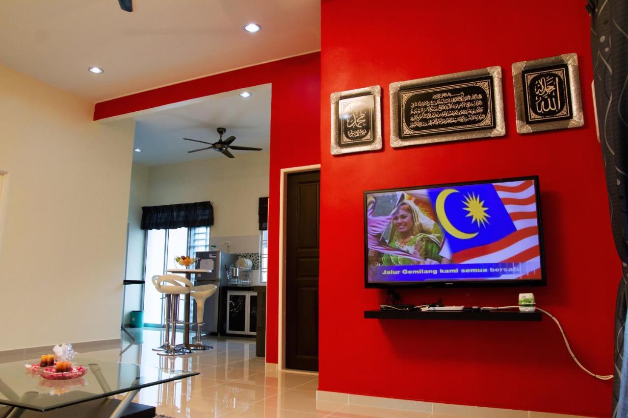 Hj Esmon Parit Raja Uthm *